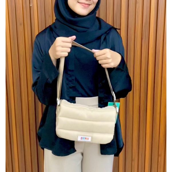 Tas Mini Selempang Puffy Puff / Tas Bahu Mini Oenni.id Warna Cream - Gambar 3