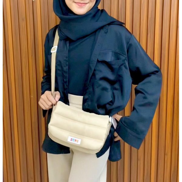 Tas Mini Selempang Puffy Puff / Tas Bahu Mini Oenni.id Warna Cream - Gambar 2