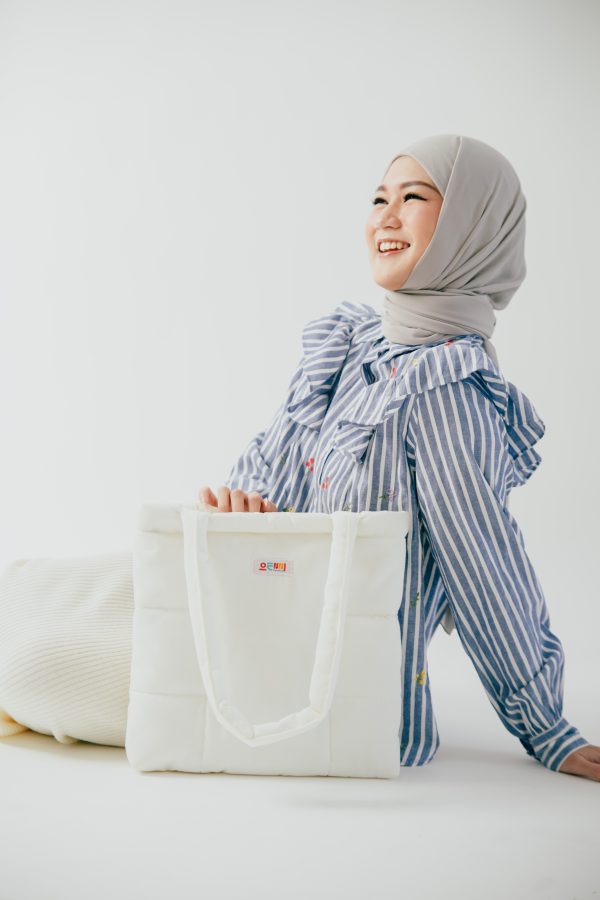 Tote Bag Sporty Puffy New Oenni BW - Gambar 4