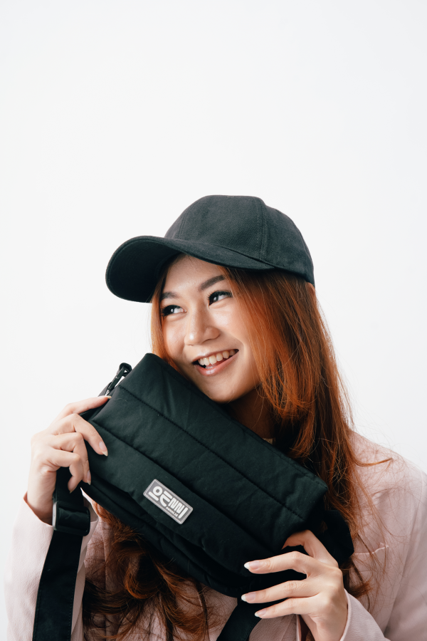 Tas Selempang Puffy Pocket Zipper Hitam - Gambar 5